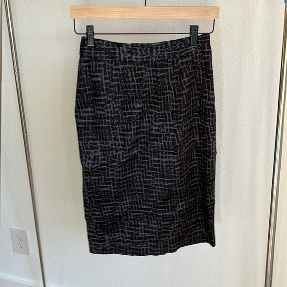 Ann Taylor Loft Black & Gray Pencil Skirt – Slimming & Chic - Picture 4 of 4